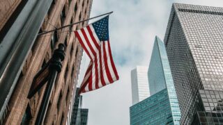 Уоллер из ФРС выступает за осторожное снижение ставок на фоне наблюдения за инфляцией