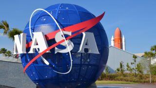 В NASA открыли контейнер с пылью с астероида