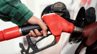 Шымкентцы стоят часами в очередях за автогазом