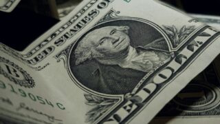 За декабрь объем долларовых сделок в Казахстане достиг 3,5 млрд