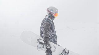 Жители Житикары заплатили штраф за сноубординг по городским дорогам