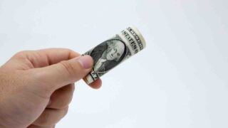 Курс доллара вырос на 0,83 тенге за 10 июня