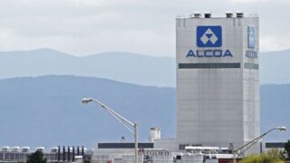 Американский производитель алюминия Alcoa предлагает $2.2 млрд за австралийскую компанию Alumina