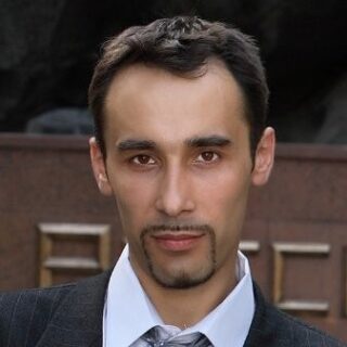 Амир Камалдинов