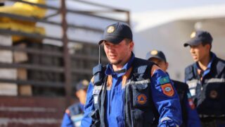 Автомобили с людьми застряли в болотной местности Атырауской области