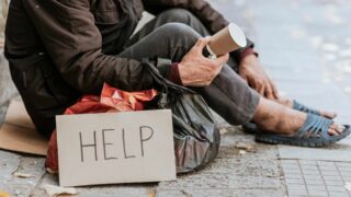 Нищета меняет мышление: что мешает выбраться из бедности