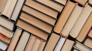 В Мангистауской области чиновники хотели купить книги по 42 тыс тенге, когда их стоимость равна 5 тысячам