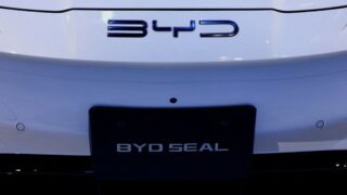Китайский гигант BYD запускает новый гибридный седан с более низкой начальной ценой