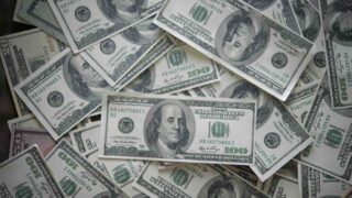 Доллар подешевел на бирже