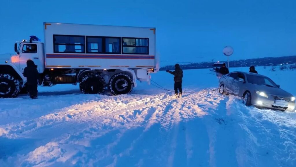 На автомобильных дорогах Казахстана было спасено 197 человек