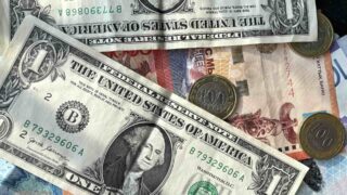 Доллар в 11:00 продается на уровне 446 тенге 9 февраля 2024 года