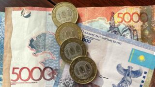 5 февраля 2024 года в 11:00 на KASE доллар продавался выше 452 тенге