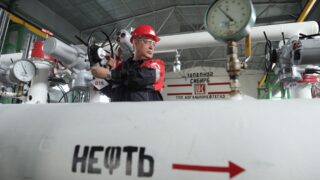 Возобновляются поставки нефтепродуктов из России в Казахстан