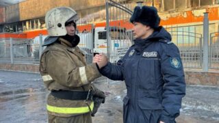 Потушили пожар на вещевом рынке в Семее