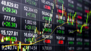 Рейтинг CURO Group снижен до «удерживать»