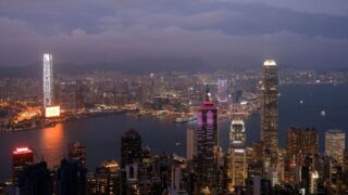 С усилением проблем в Китае инвестиционные банки готовятся к дальнейшим сокращениям рабочих мест в Азии