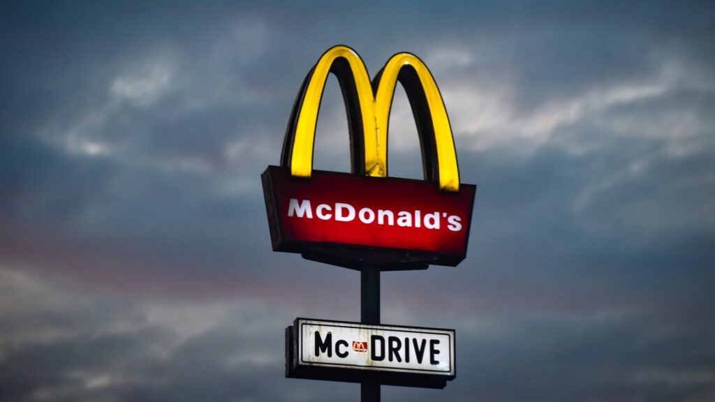 Сопоставимые продажи McDonald's в четвертом квартале не оправдали прогнозов Уолл-стрит