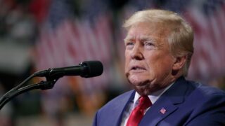 Суд обзяал Дональда Трампа выплатить $454 миллиона по делу о мошенничестве