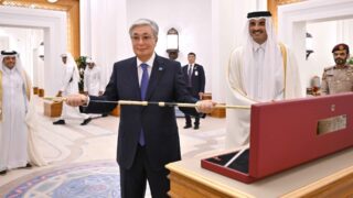 Токаеву вручили меч основателя Катара — высший государственный символ