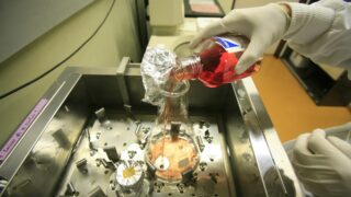 Ученым в лаборатории удалось получить ключевой элемент, необходимый для зарождения жизни