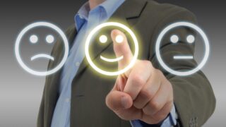 Уровень удовлетворенности жизнью казахстанцев показал 70%