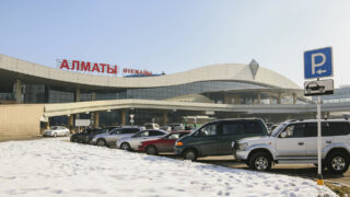 Задерживаются рейсы в аэропорту Алматы