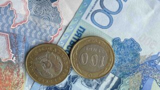 Сколько налогов казахстанцы уплачивают в государственный бюджет?