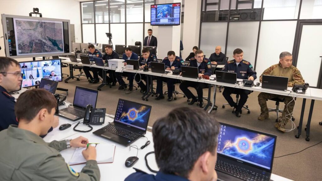 Работа оперативного штаба по предотвращению паводков в Казахстане