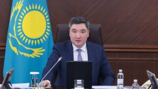 Олжас Бектенов посетил в Астане газовую тепловую станцию «Туран», LRT и депо с центром управления