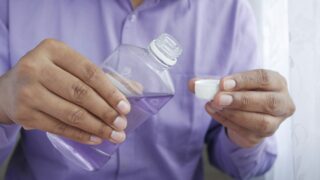 Эндокринолог объяснила, какие риски несут ополаскиватели для полости рта