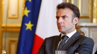 Макрон предупредил об «очень быстрой» угрозе поражения Украины — по данным СМИ