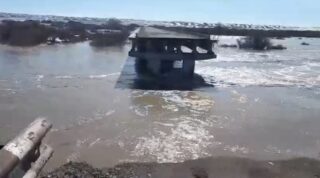 Объявлено ЧП местного масштаба после разрушения части моста в Абайской области