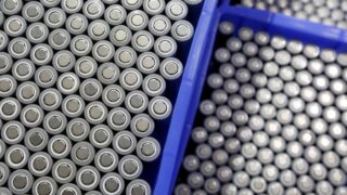 Поставщик Tesla компания CATL растет на сообщениях о лицензировании технологии производства батарей