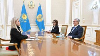 Президент принял заслуженного деятеля Казахстана Жамилю Серкебаеву