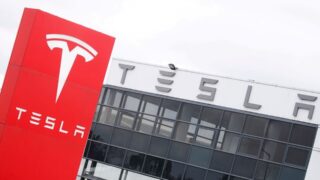 Прогноз акций Tesla на 2025 год: Вот как аналитики Уолл-стрит видят ее будущее