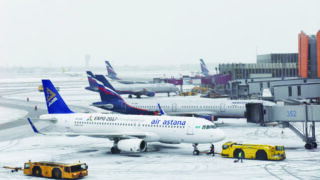 В Алматы задерживаются авиарейсы Air Astana из-за непогоды