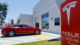 Рейтинг Tesla и других понижен в Mizuho из-за замедления продаж и неблагоприятных факторов
