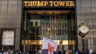 Трамп добился отсрочки решения по гражданскому делу о мошенничестве, что позволило избежать ареста активов
