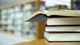 В алматинской гимназии учителя и замдиректора наказали за странные задания на уроке «Основы права»