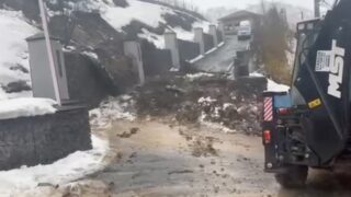 В Медеуском районе Алматы на участке жилого дома произошел сход насыпного грунта