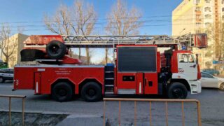 В Медеуском районе Алматы загорелся мусор в подвальном помещении