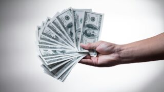 В ожидании данных по заработной плате доллар показывает рост