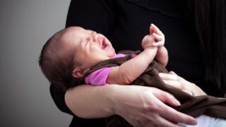 Задержаны подозреваемые в попытке продажи младенца на улицах Караганды