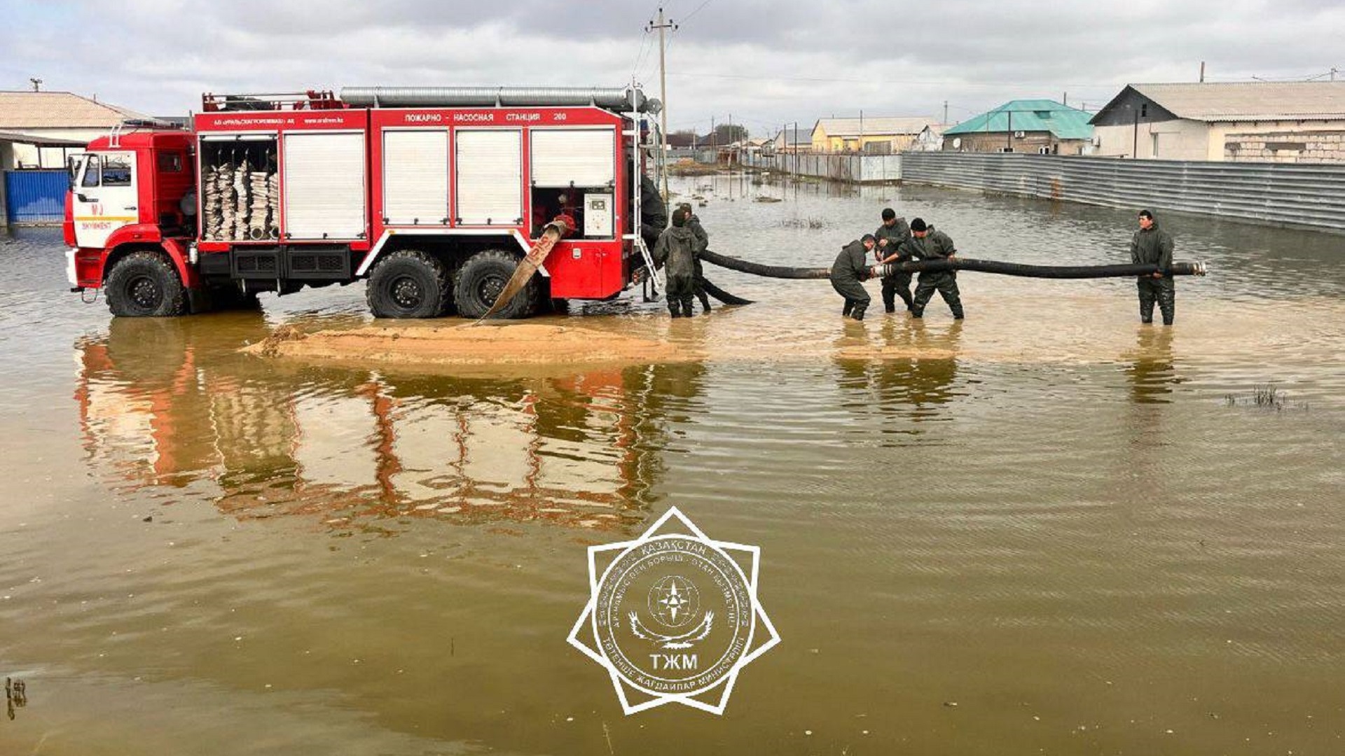 В Атырау уровень воды в Урале растет