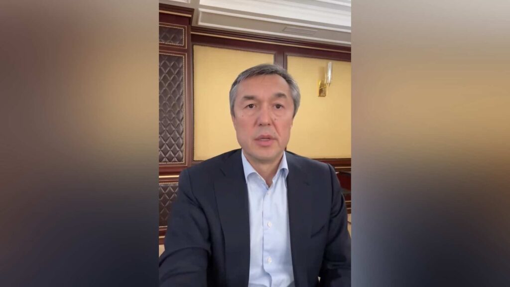 Раимбек Баталов записал видеообращение