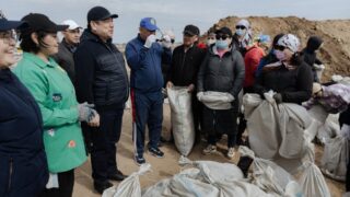 Министр просвещения встретился с педагогами и детьми в регионах, пострадавших от паводков