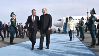 Токаев встретил в аэропорту Жапарова