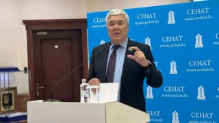 Из Казахстана вывозится базовое сырье, а ввозятся товары с добавленной стоимостью — сенатор
