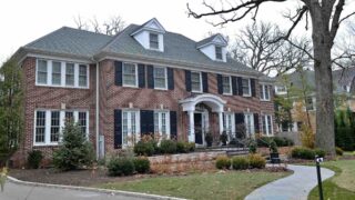 Легендарный дом из фильма «Один дома» выставлен на продажу