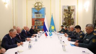 Министр обороны РК Руслан Жаксылыков встретился с российским коллегой Андреем Белоусовым